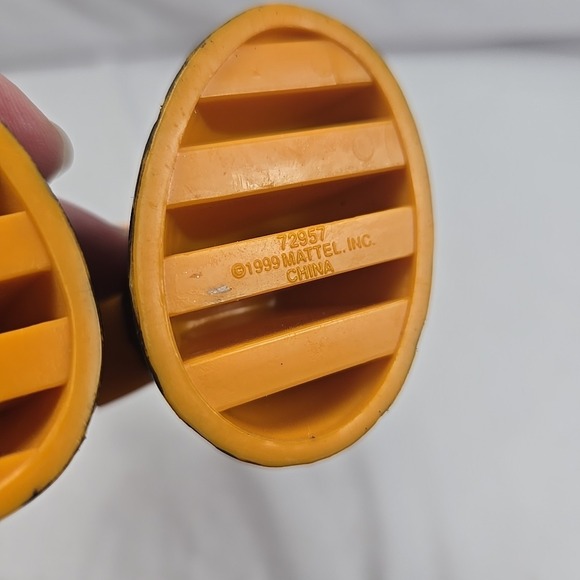 Vintage 1999 Fisher-Price Mattel Rescue Heroes Fireman Yellow Action Figure - Picture 8 of 8